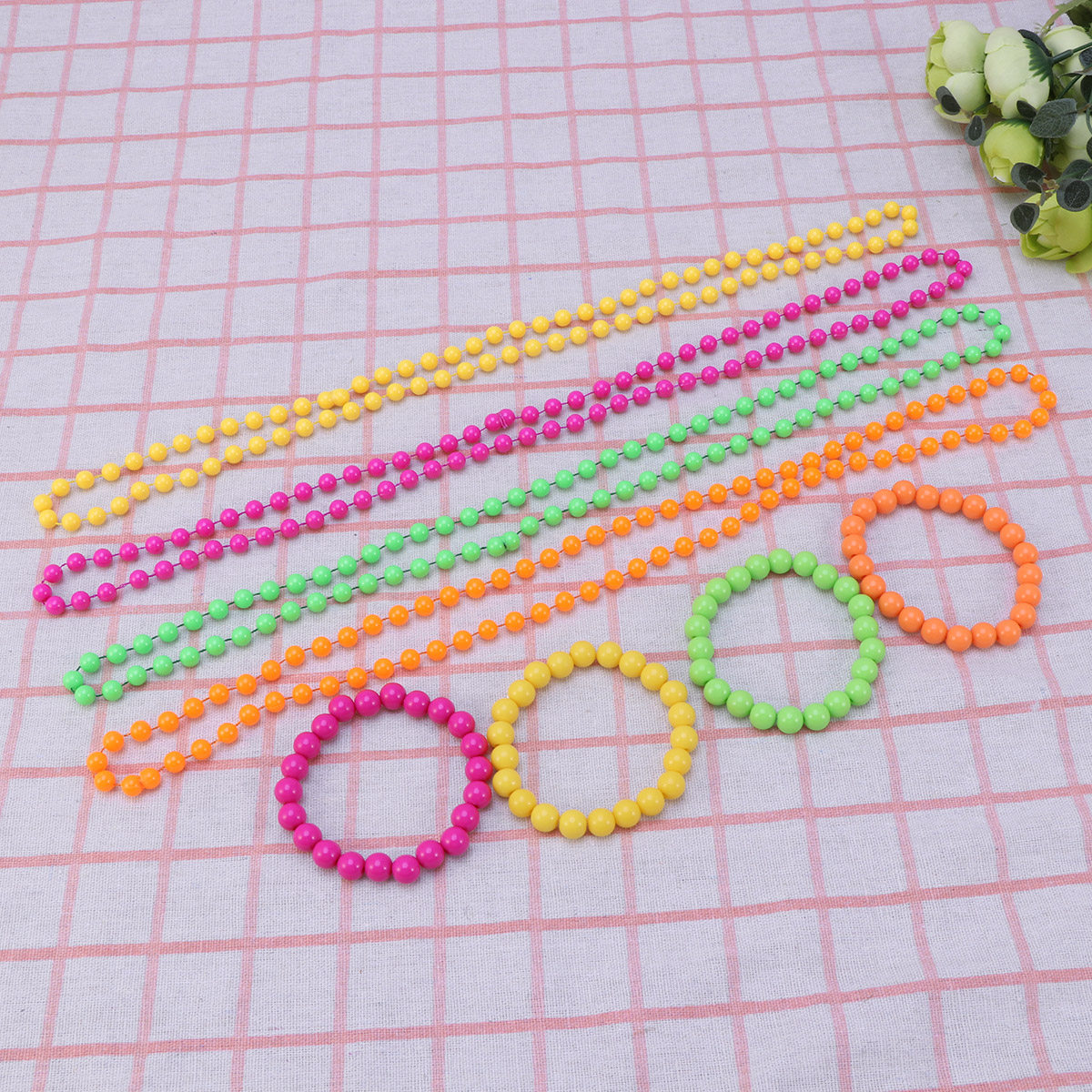 Collar de cuentas de plástico  - Women'S Accessories In The 70S reseña y precio